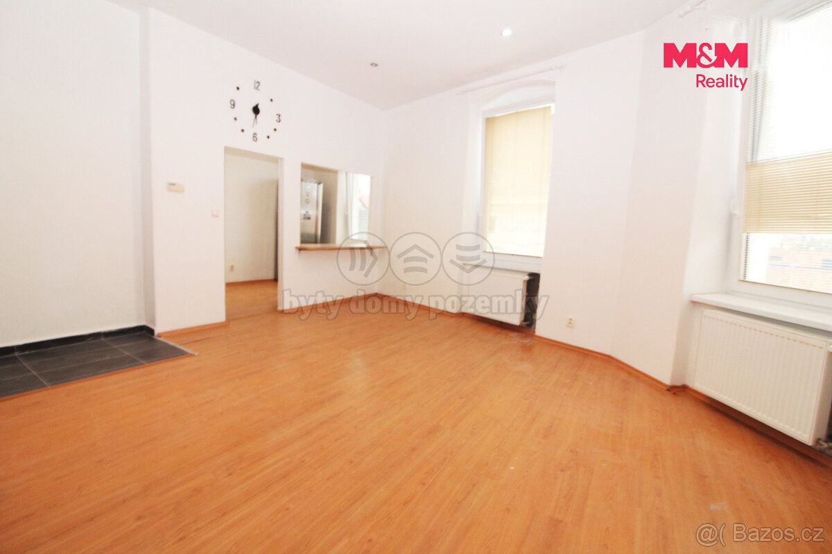 Nabízíme k pronájmu krásný, slunný byt 2+1 o užitné ploše 55