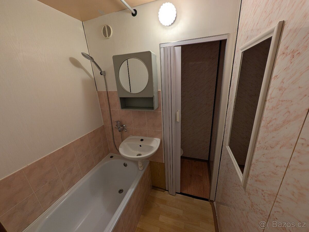 I am renting out a partially renovated bright apartment of large size...