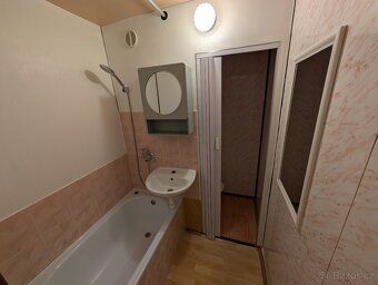 I am renting out a partially renovated bright apartment of large size...