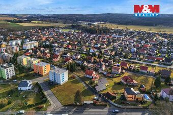 Nabízíme k prodeji samostatně stojící rodinný dům o dispozic