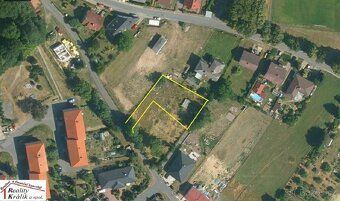 Předmětem prodeje je stavební pozemek o výměře 987m2, na pěk
