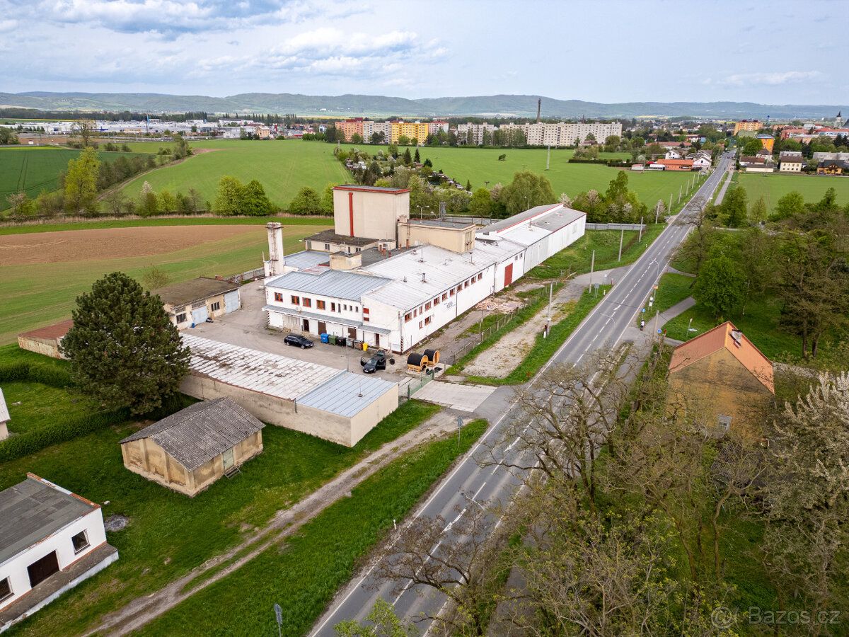 Pronájem skladů v Uničově.
Rozměry: 54 x 7 x 6m (výška, šířk