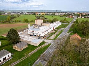 Pronájem skladů v Uničově.
Rozměry: 54 x 7 x 6m (výška, šířk