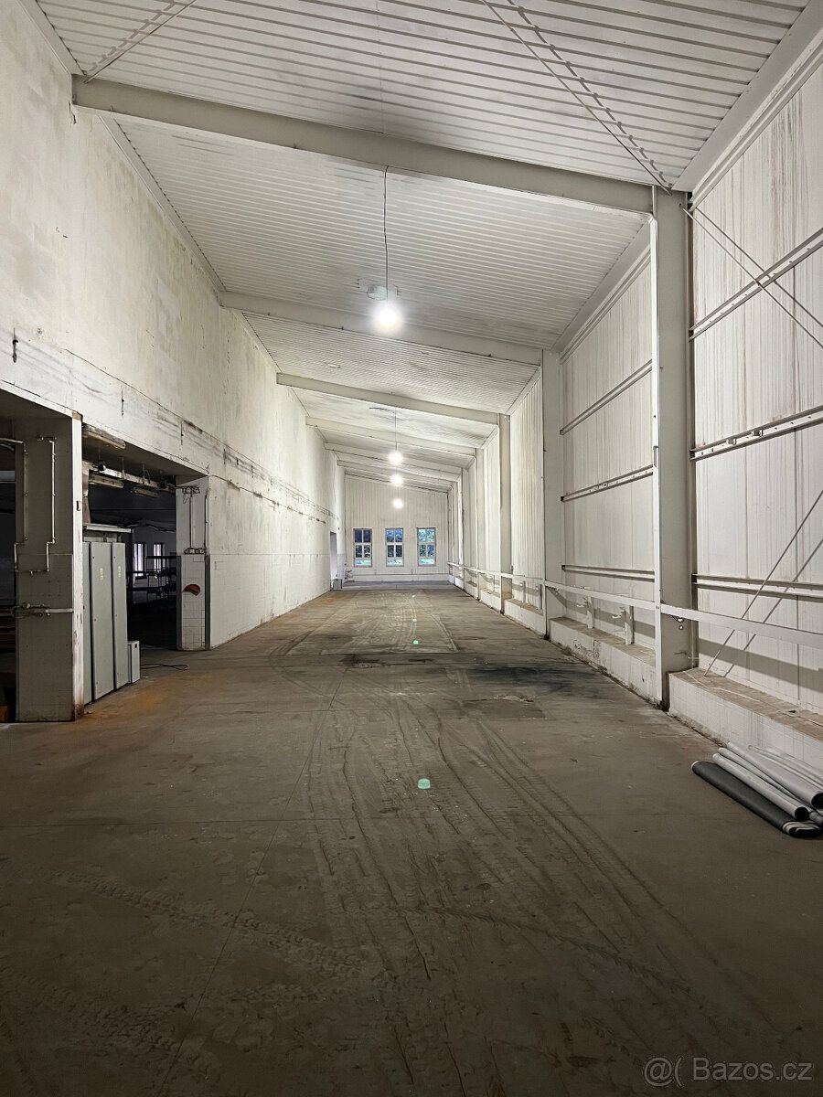 Pronájem skladů v Uničově.
Rozměry: 54 x 7 x 6m (výška, šířk