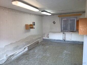 Pronájem skladů v Uničově.
Rozměry: 54 x 7 x 6m (výška, šířk