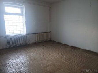 Pronájem skladů v Uničově.
Rozměry: 54 x 7 x 6m (výška, šířk