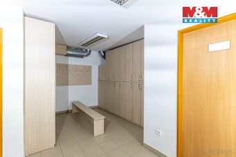 Комерційна площа з потенціалом у центрі Познані. На вулиці