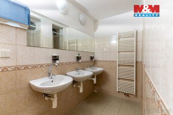 Комерційна площа з потенціалом у центрі Познані. На вулиці