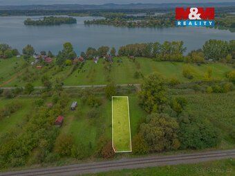 We offer an orchard for sale measuring 707 m², located in a