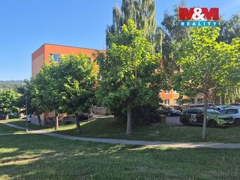 На продаж панельний будинок площею 3 + 1, розташований на