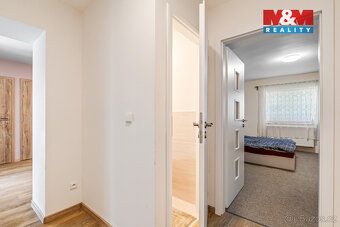 Prodej řadového rodinného domu v obci Vražkov. V přízemí, kt