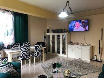 Nabízíme byt o dispozici 3+1 a přibližné užitné ploše 92 m²,