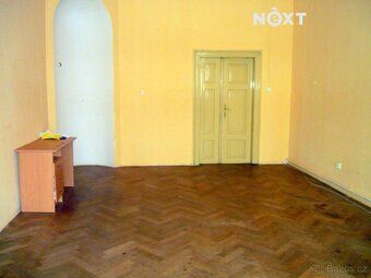 For sale terraced house with garden, two commercial