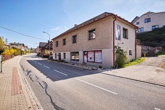 FOR SALE LARGE HOUSE WITH COMMERCIAL SPACES AND APARTMENT