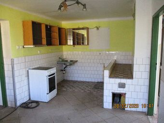 Oferujemy na sprzedaż wiejską posiadłość z domem