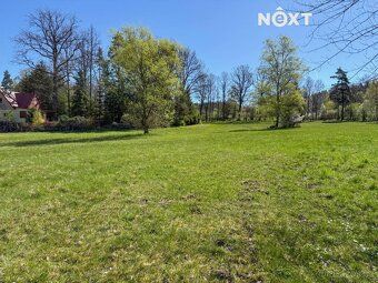 Výjimečný stavební pozemek 8 053 m² v Mezirolí u Karlových V