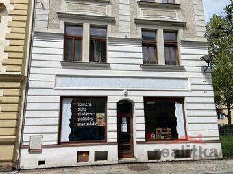 Předmětem pronájmu jsou bezbariérové obchodní prostory v ruš