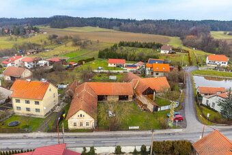 Na okraji malebné obce Dobříkov nabízíme ve výhradním zastou