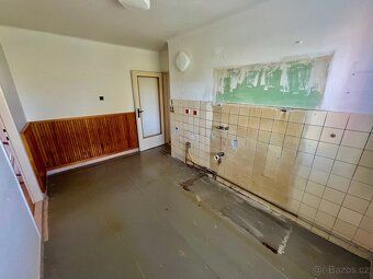Na prodej byt 3+1 (69m2), 3.n.p., 2x sklep, předpis nájmu 1,