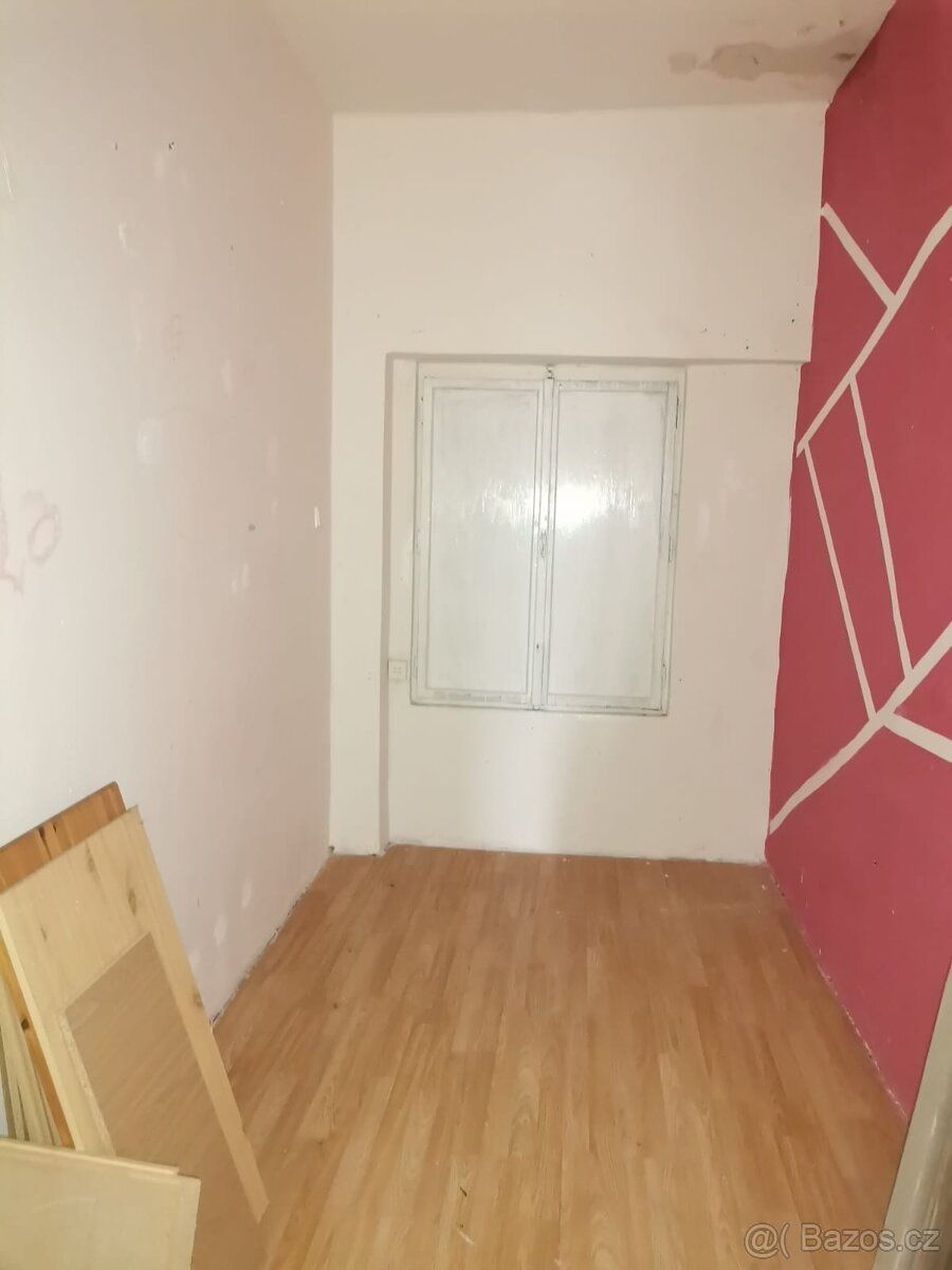 Pronajmu 3+1 Na Pískách Děčín Holý nájem 7 900,- Energie = d