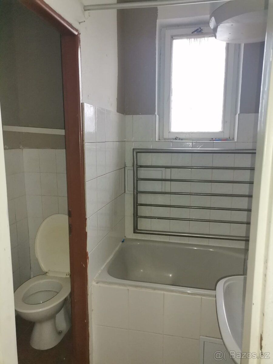 Pronajmu 3+1 Na Pískách Děčín Holý nájem 7 900,- Energie = d