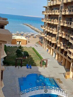 Apartmán Turtles Beach Resort Al Ahyaa je umístěn ve čtvrti 