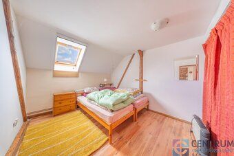 The offered property in the picturesque village of Obora