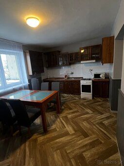 Pronájmu zařízené první patro rodinného domu 3+1, 90m se zah