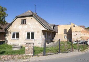 Я хотів би придбати заміський будинок у районі Рокицан
