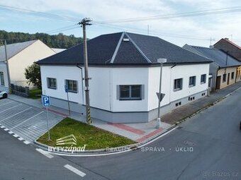 Я хотів би придбати заміський будинок у районі Рокицан