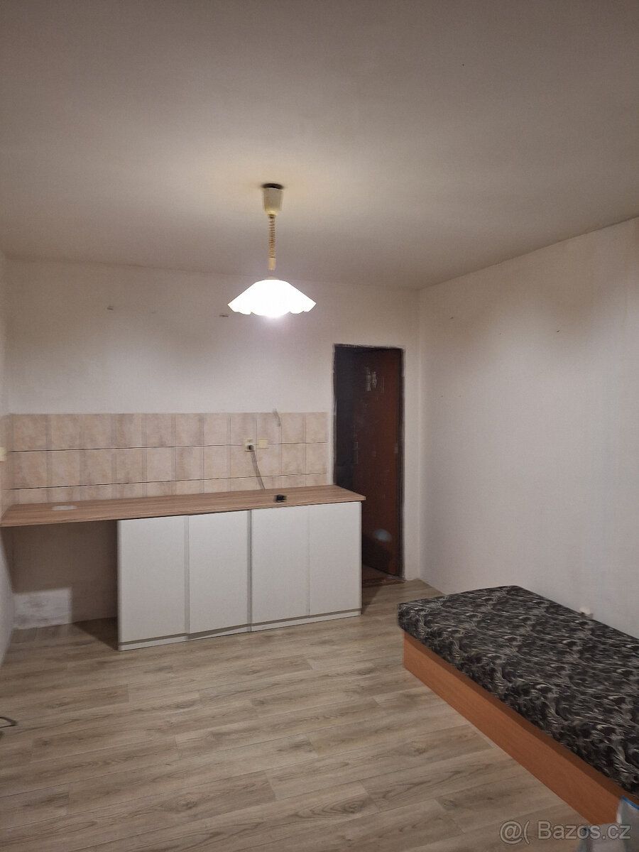 I am renting out accommodation for one person in Uničov