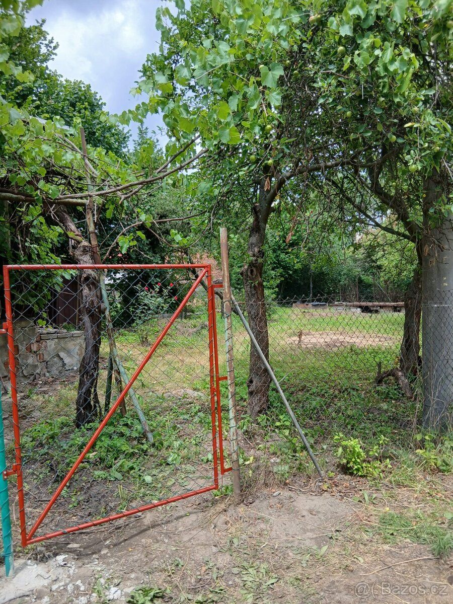 Nabízím k prodeji zahradu o výměře cca 300 m² v klidné části