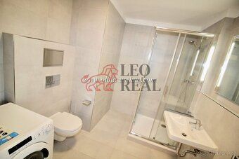 Luxusní designový byt 2+kk (63 m²) s lodžií, šatnou a parkov