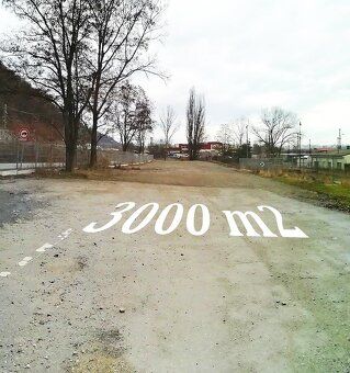 Oferujemy DO WYNAJĘCIA ogrodzoną, ogrodzoną działkę w PRAGI