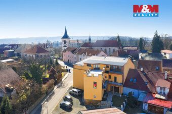 Ми пропонуємо на продаж світлу квартиру площею 76 м² з