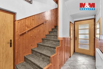 Nabízíme k prodeji prostorný cihlový dům 7+1 ve velmi dobrém