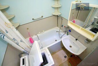 I am offering long-term rental of a spacious and bright 2+1