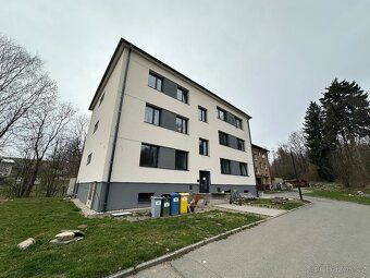 Pronájem garsonky 1+kk v Malé Moravě – ideální bydlení pro j