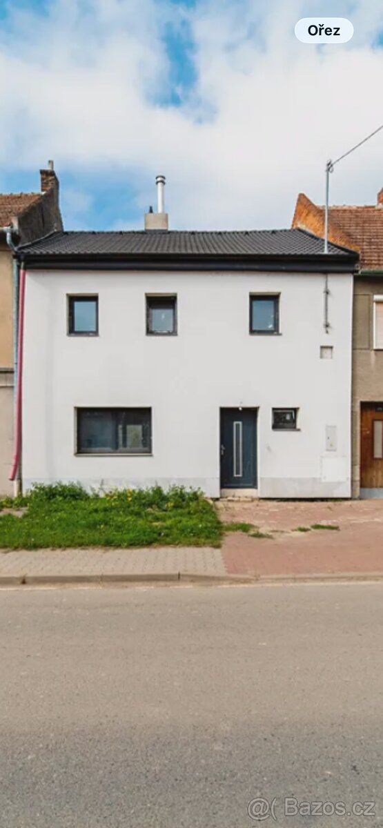 Prodám řadový rodinný dům 3+1 V domě započatá rekonstrukce: 