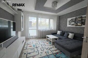 For sale apartment 3+1 (69 m²), 3rd floor, 2 cellars