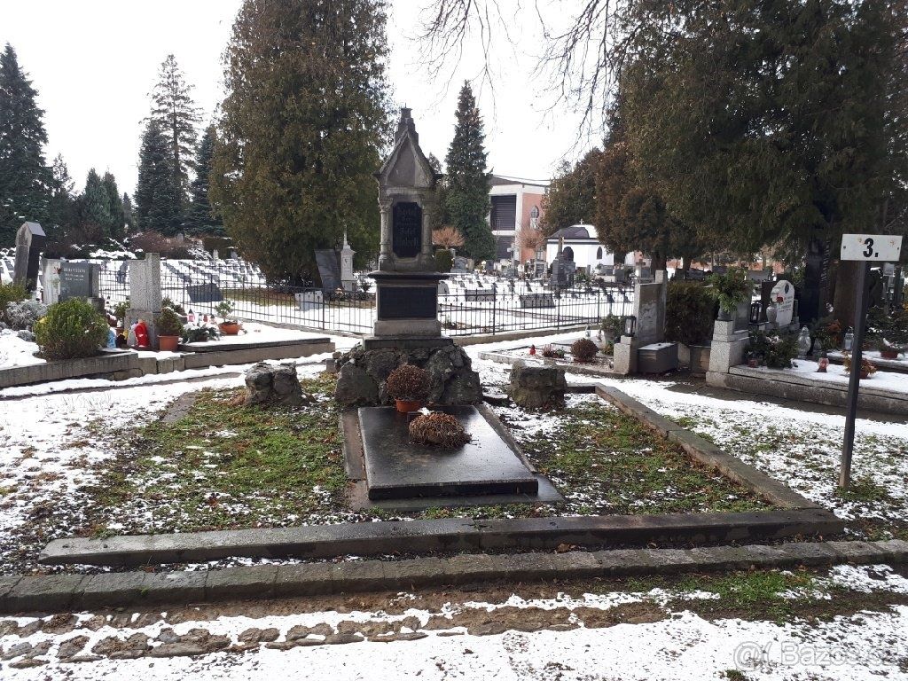 Sprzedam rodzinną kryptę grobową o powierzchni 12 m² (3 x 4
