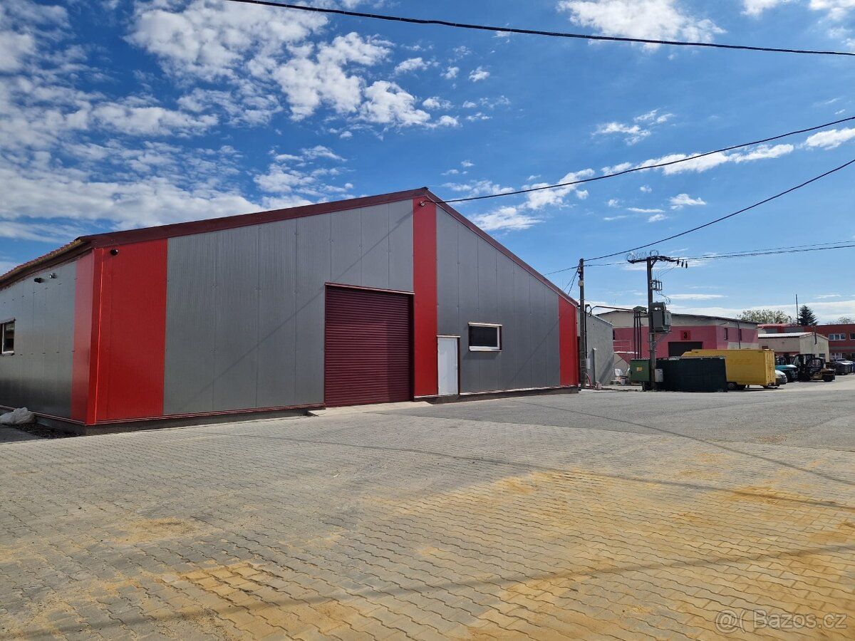 We offer for rent an insulated hall located in a logistics