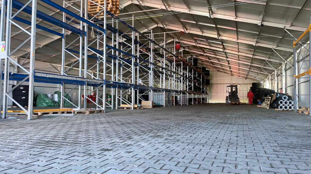 We offer for rent an insulated hall located in a logistics