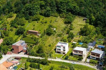 Ponuji na predaj investičný pozemok s rozlohou 1 155 m²