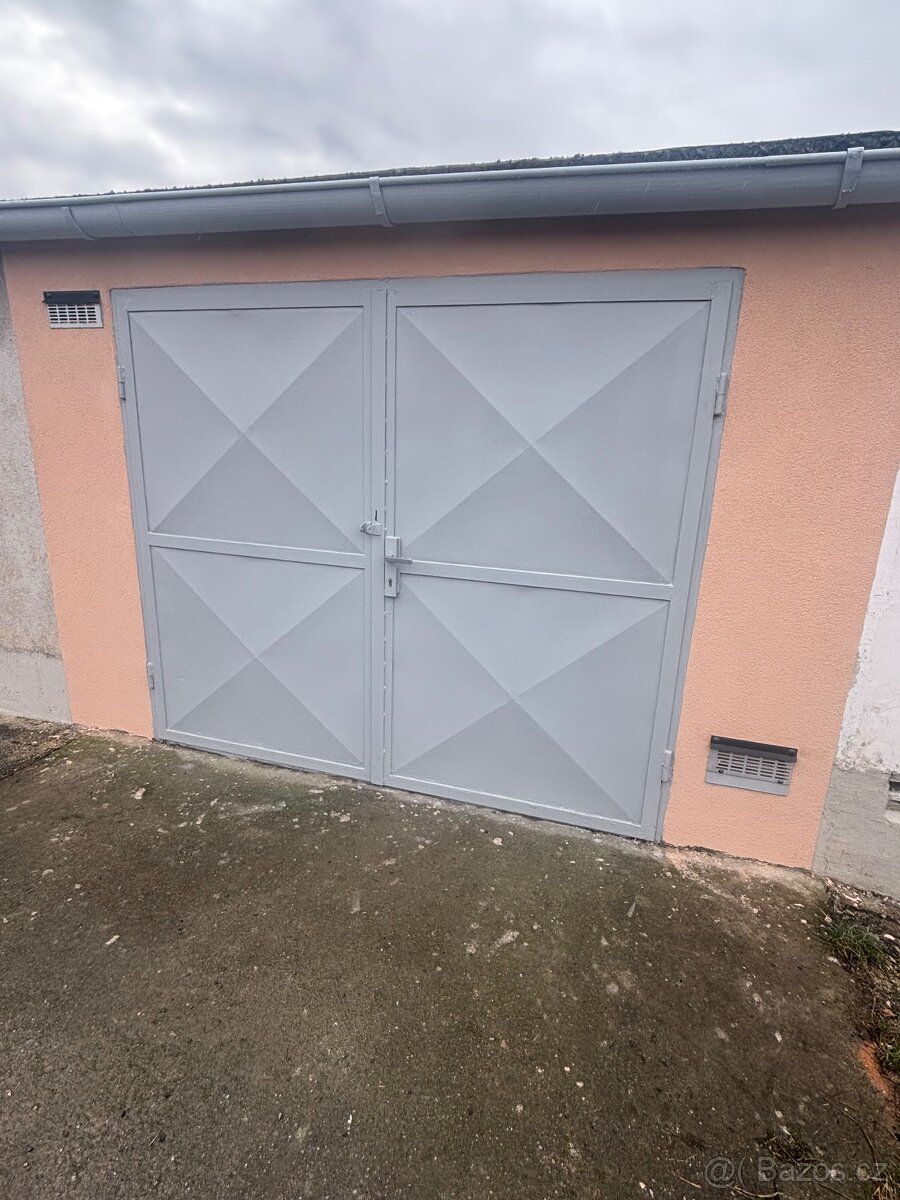 Ponuka na predaj murovanú radovú garáž v osobnom