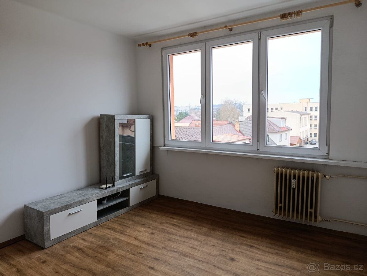 Dobrý deň, prenajmem garsónku vo 3. poschodí bytového domu