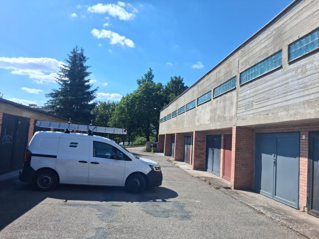 Nabízím garáž k dlouhodobému pronájmu v ulici Štouračova v B
