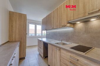 Nabízím pronájem bytu 3+1 se zasklenou lodžií, 61m2 v Rokyca