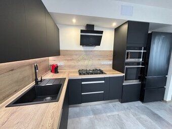 Nabízím pronájem bytu 3+1 se zasklenou lodžií, 61m2 v Rokyca