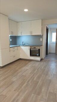 Nabízím pronájem bytu 3+1 se zasklenou lodžií, 61m2 v Rokyca